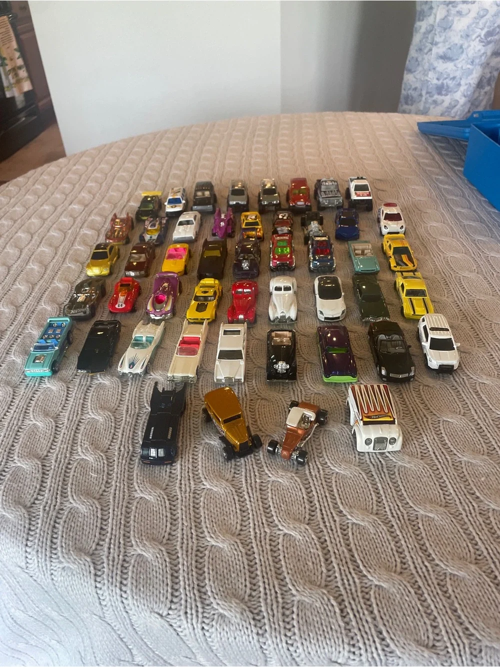 Hot Wheels 2005 48 Car Carrying Case Made In USA + 48 die cast cars & trucks